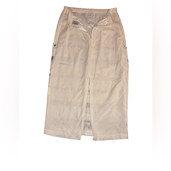 Chic Cream and Black Patterned Midi Skirt - Picture 2 of 7